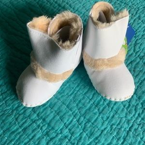 White faux  trim, toddler boot